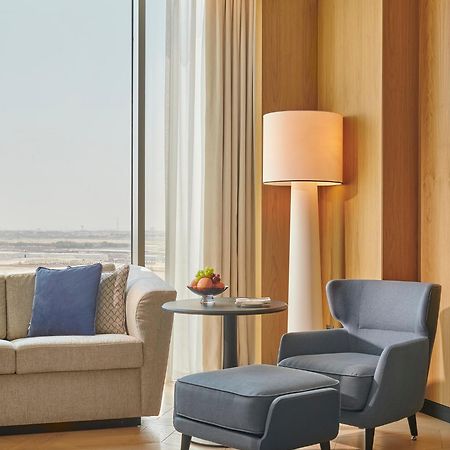 Grand Hyatt Kuwait Hotel Kuwait City Luaran gambar A floor lamp