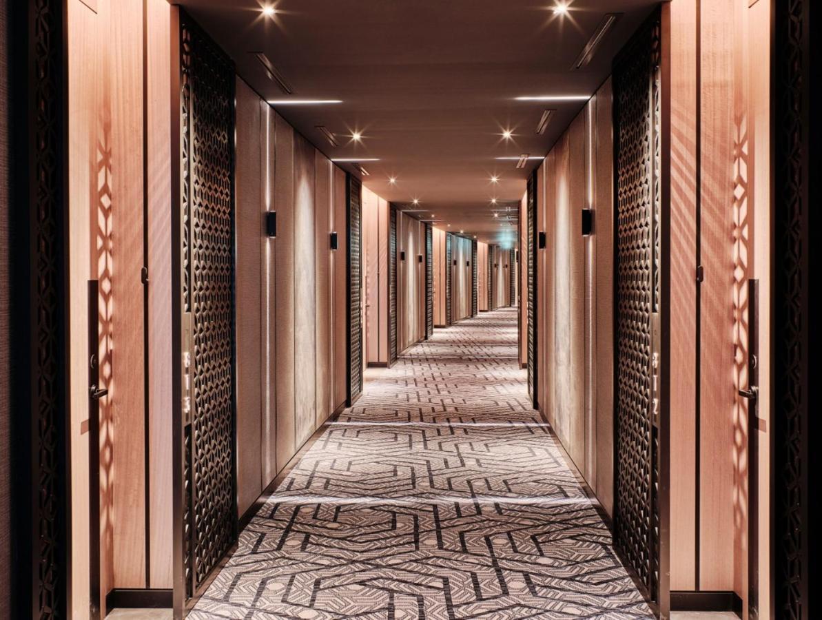 Grand Hyatt Kuwait Hotel Kuwait City Luaran gambar A corridor at the hotel