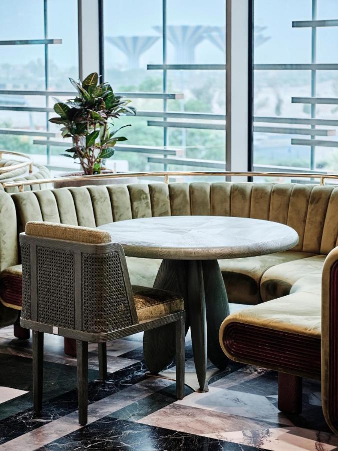Grand Hyatt Kuwait Hotel Kuwait City Luaran gambar A table and chair