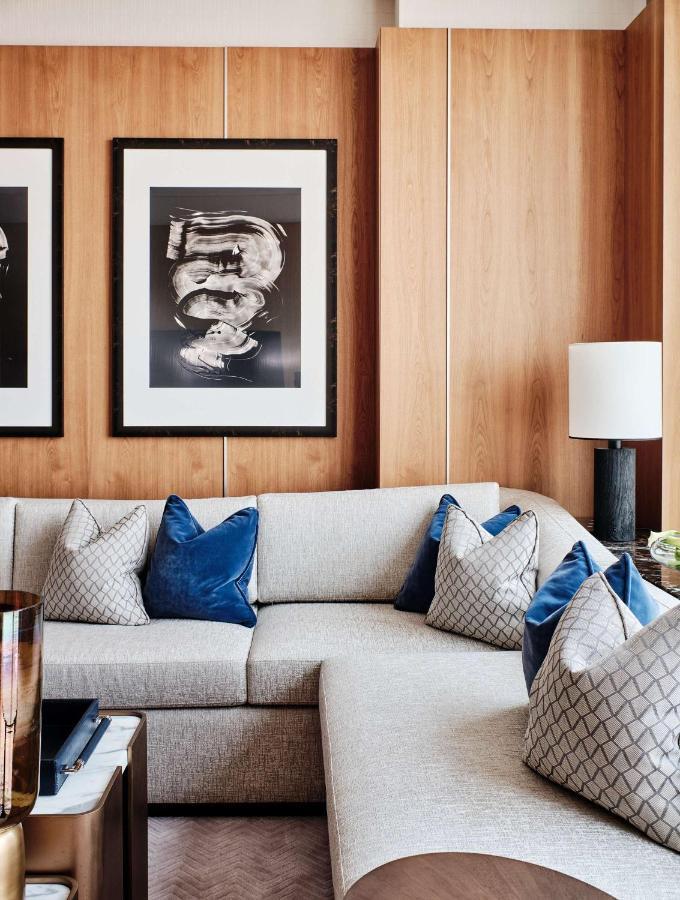 Grand Hyatt Kuwait Hotel Kuwait City Luaran gambar A sofa with cushions