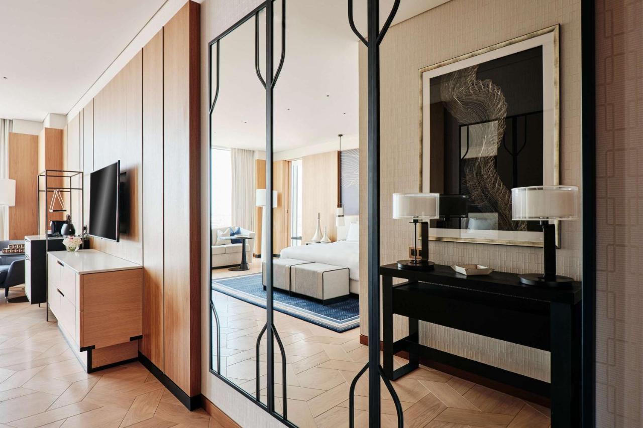 Grand Hyatt Kuwait Hotel Kuwait City Luaran gambar A suite at the hotel