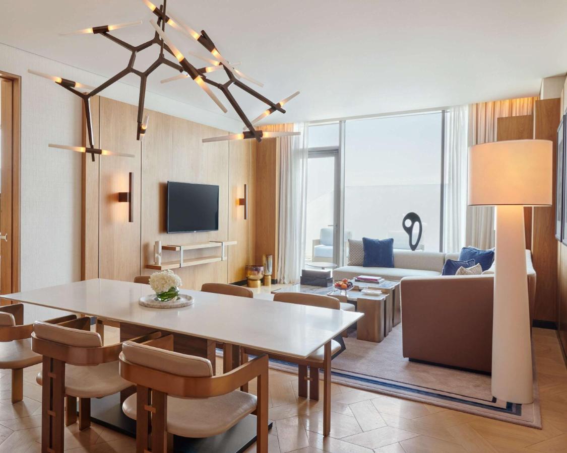 Grand Hyatt Kuwait Hotel Kuwait City Luaran gambar A suite at the hotel