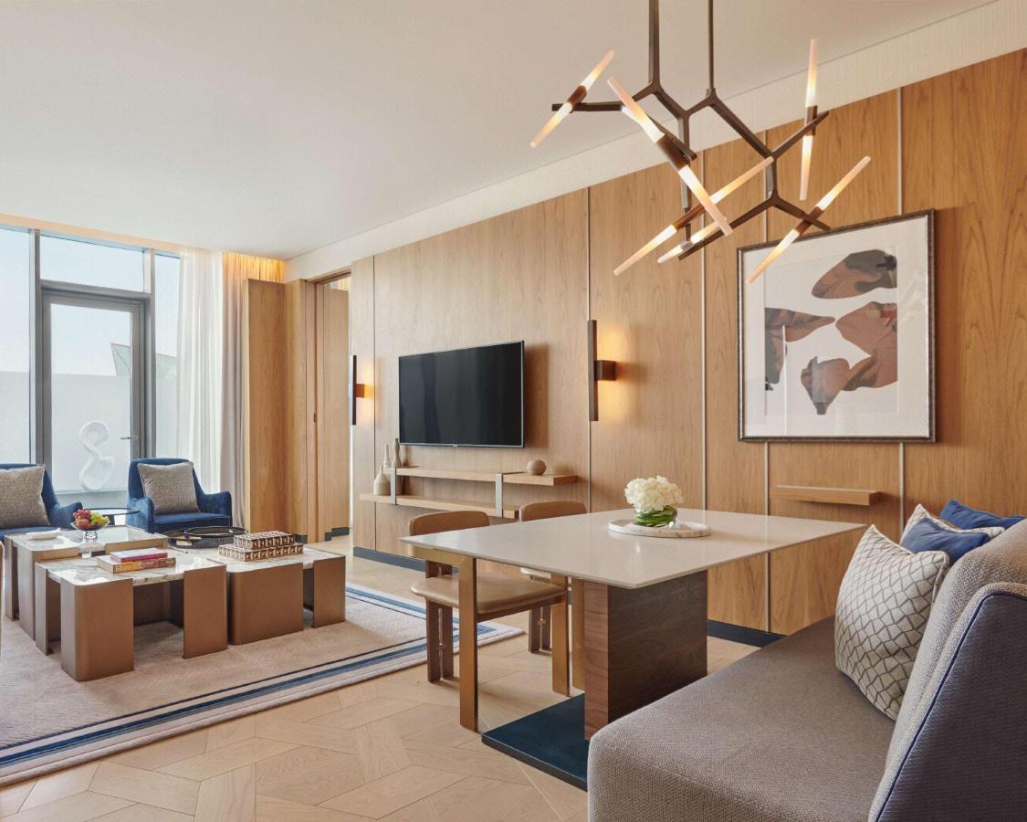 Grand Hyatt Kuwait Hotel Kuwait City Luaran gambar A suite at the hotel