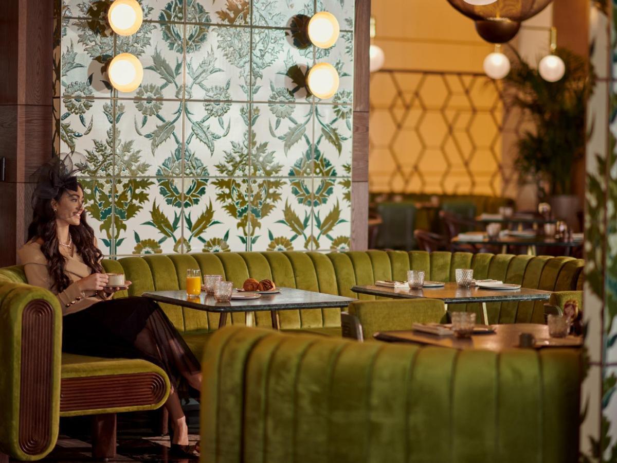 Grand Hyatt Kuwait Hotel Kuwait City Luaran gambar The interior of the restaurant