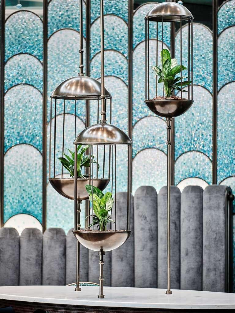 Grand Hyatt Kuwait Hotel Kuwait City Restoran gambar A vertical garden in a restaurant